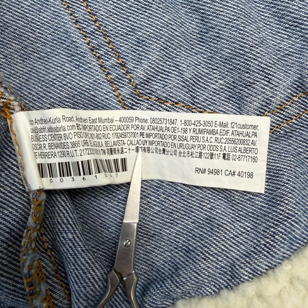 Y2K Forever 21 Sherpa Lined Trucker Denim Jacket Blue Medium Wash Faux Fur Small - Picture 5 of 11